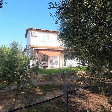 Spiti Ostria Villa Aigio Exterior foto